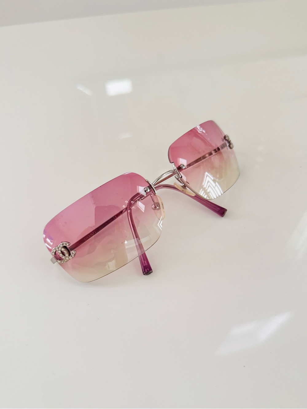 Like New 🍒 Authentic Vintage Chanel rimless CC crystal sunglasses